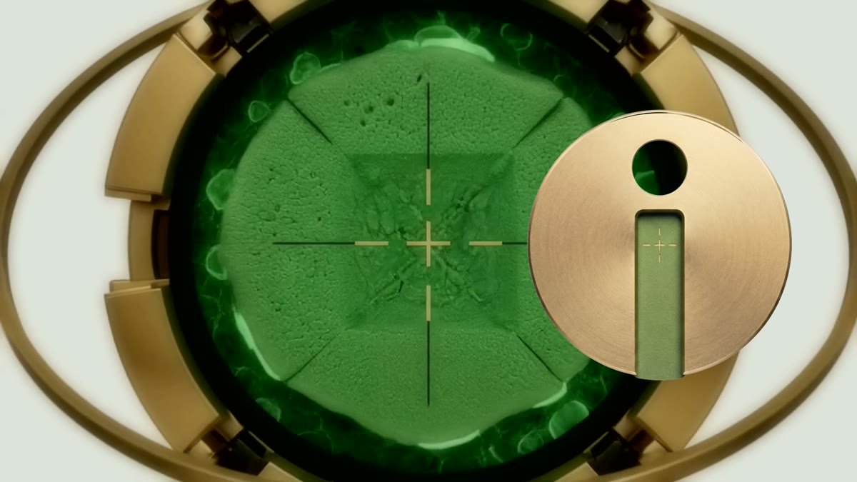Project iScope target reticle over a green imaging field with the gold app mark.